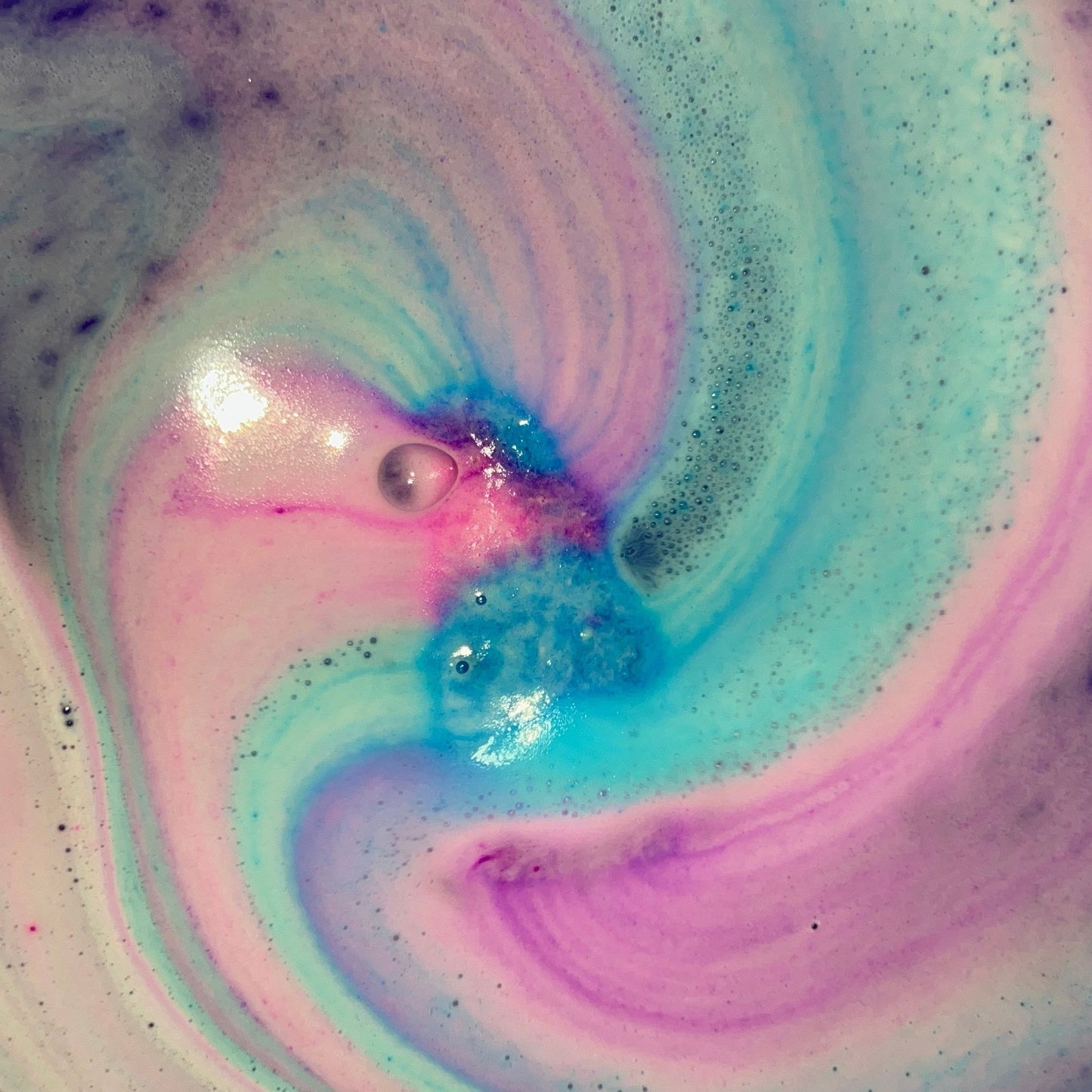 Candyfloss and Marshmallow Horn Bath Bomb